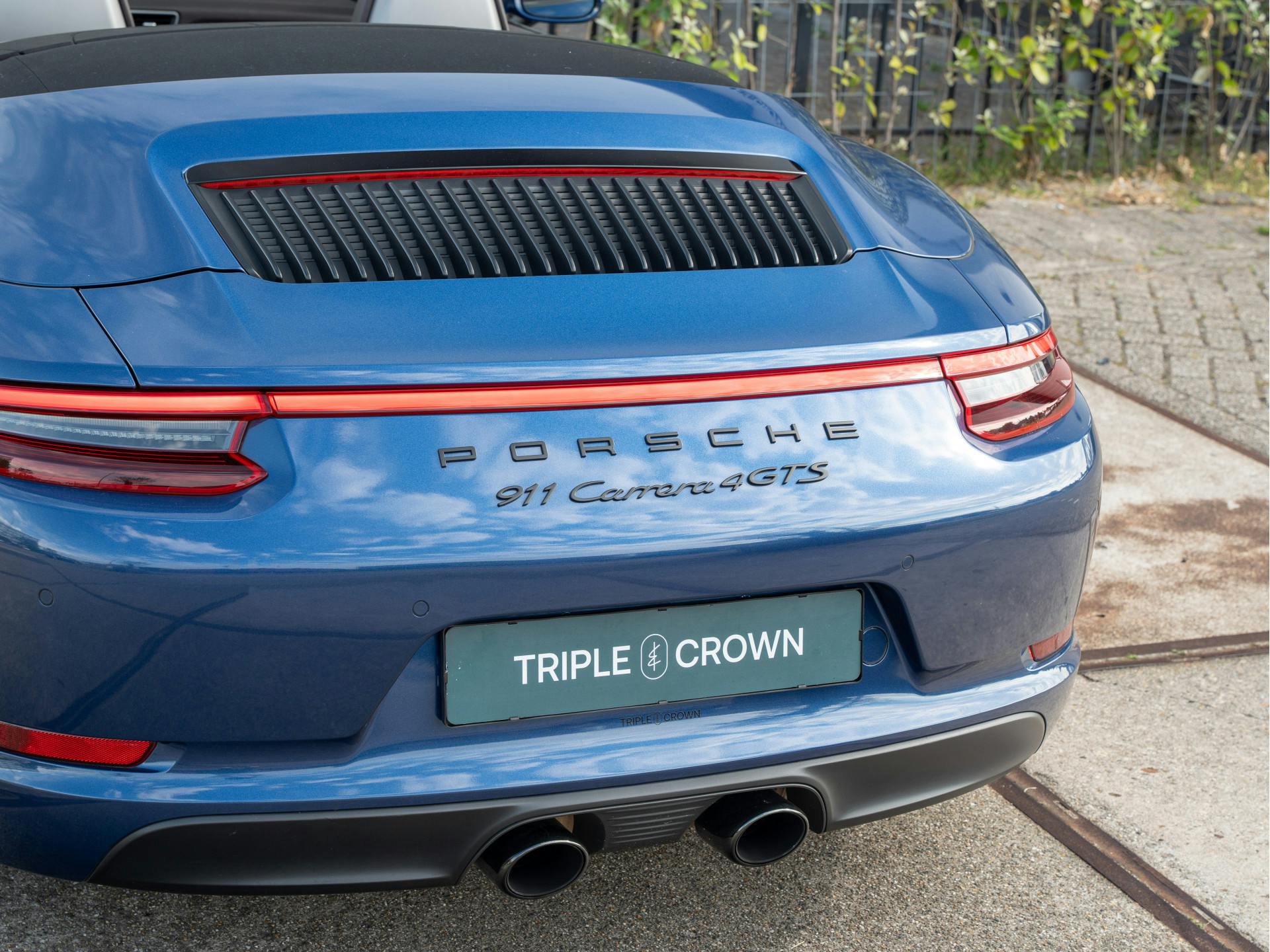 Porsche 911 Cabrio 3.0 Carrera 4 GTS | Blue Metallic Wrap | Bose | Adaptieve Sport-Stoelen